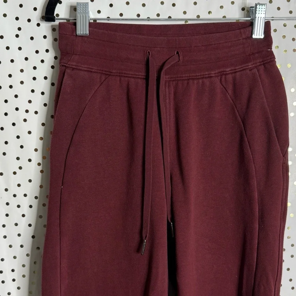 lululemon athletica stylish burgundy